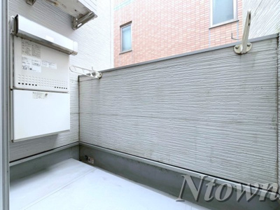 【バルコニー】 | プルミエール | 外からの目が気にならないバルコニーで洗濯物が干せます