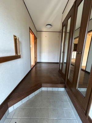 【玄関】 | 仏向町中古戸建て | 1階へ