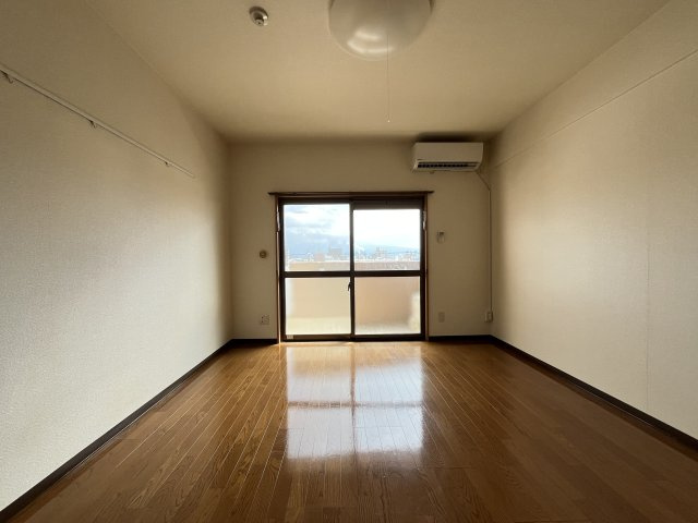 パールエステートの居間・リビング