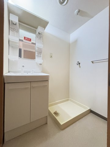 パールエステートの玄関