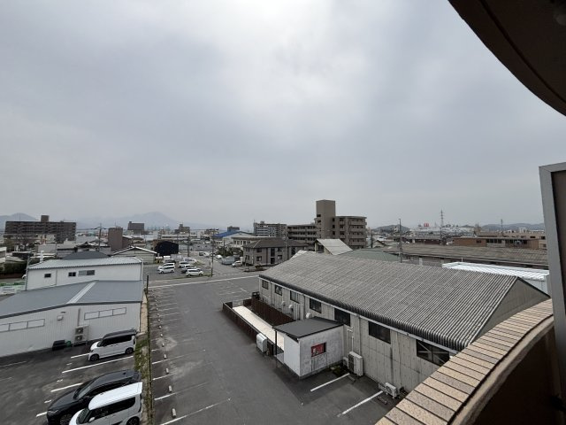 パールエステートの玄関