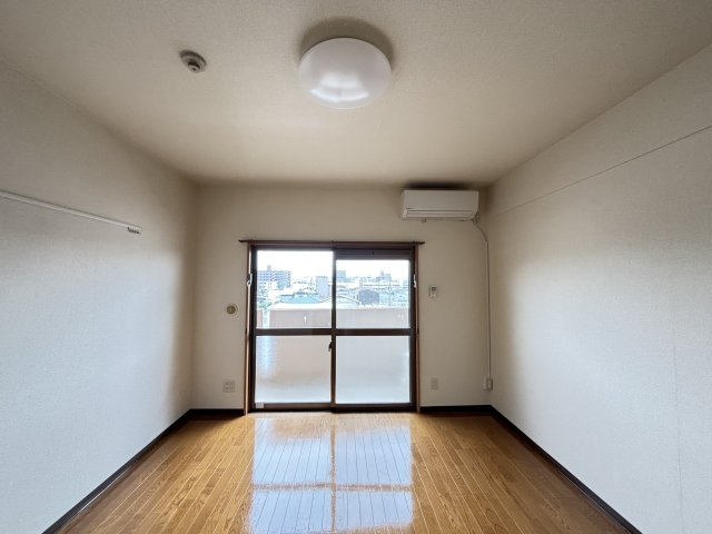 パールエステートの居間・リビング