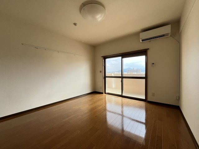 パールエステートの居間・リビング