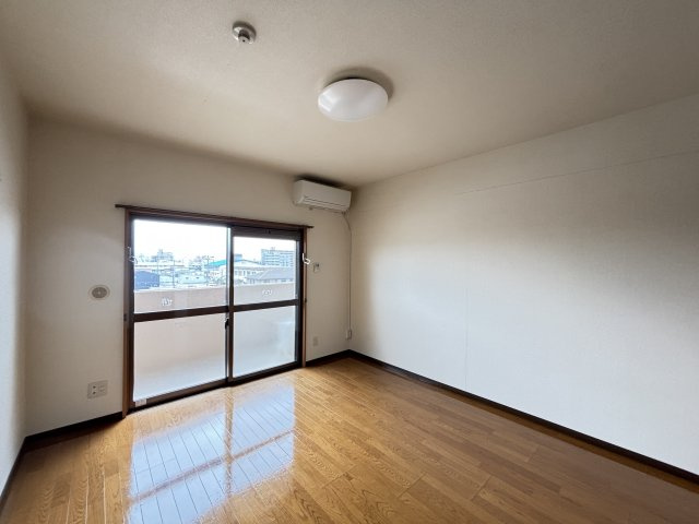 パールエステートの居間・リビング