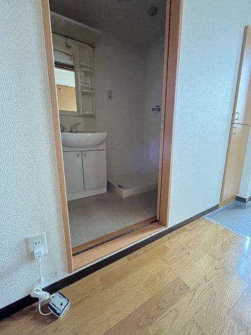 パールエステートの玄関