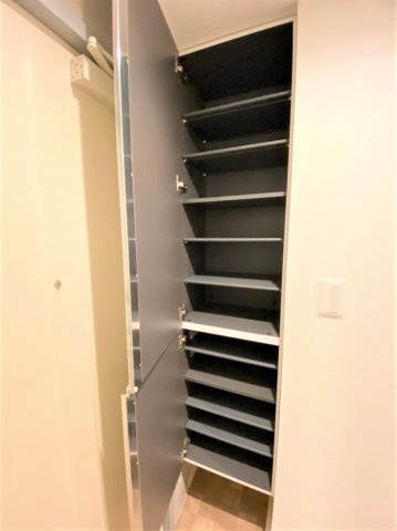 「防音マンション」ハーモニーグラシア大山の収納|玄関収納です。（※他部屋　参考写真）