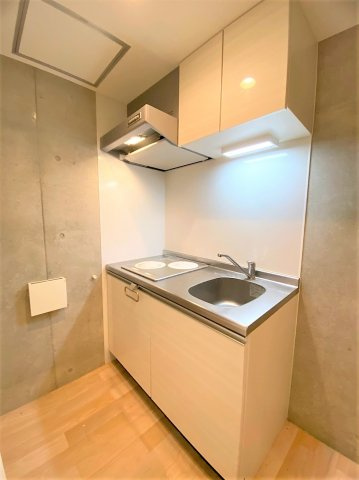 「防音マンション」ハーモニーグラシア大山のキッチン|キッチンはIHコンロ2口、ちゃんとまな板スペースも確保してます。（※他部屋　参考写真）