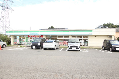 ファミリーマート 松が丘二丁目店　600ｍ