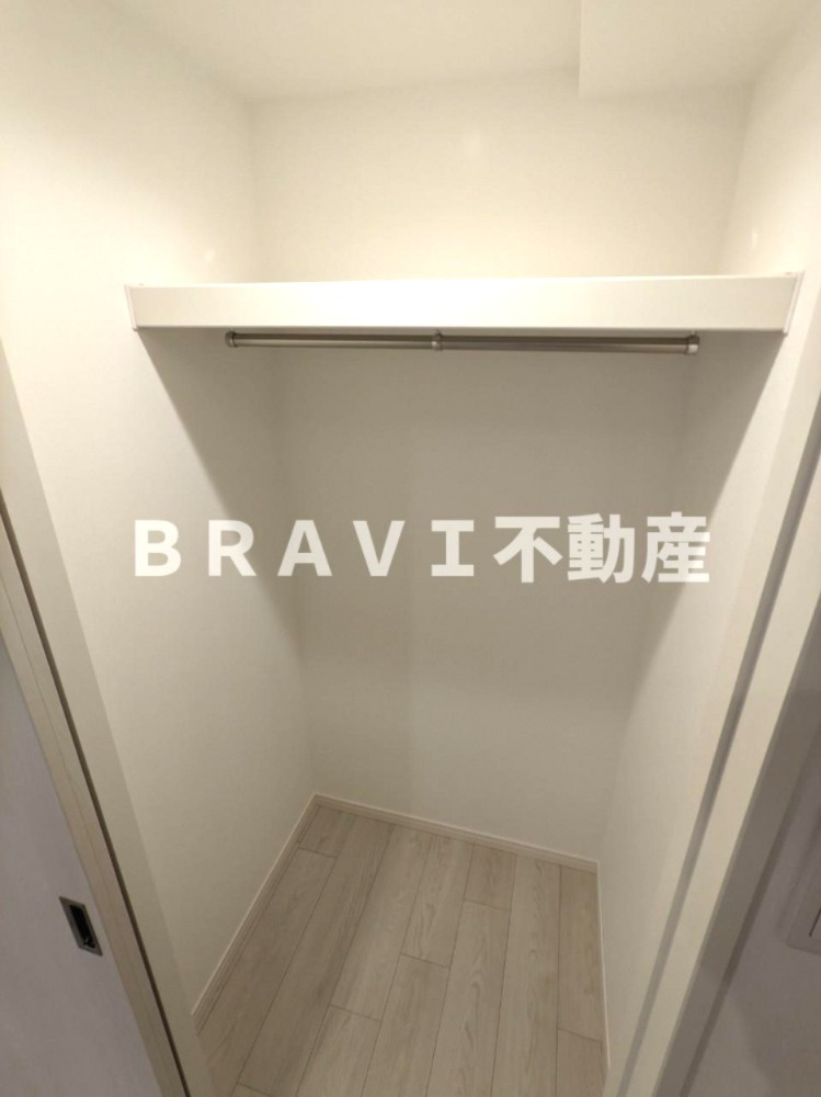 シーズンフラッツ大手前 BRAVI不動産の収納|【シーズンフラッツ大手前】ウォークインクローゼット