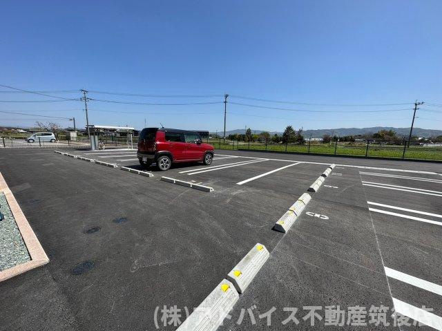 筑後市大字長浜のアパートの駐車場