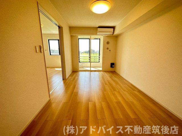 筑後市大字長浜のアパートの居間・リビング