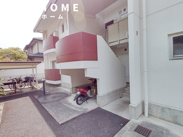 サニーハイツ塩田三番館のエントランス