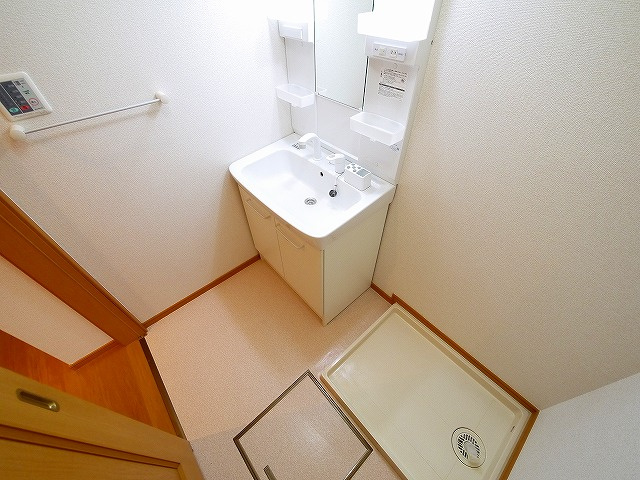 カモミール・西大寺Aの洗面所|コンパクトで使いやすい洗面所