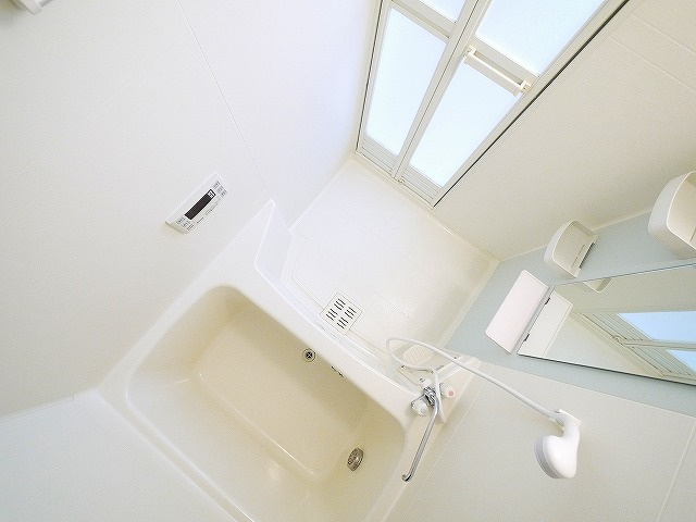 カモミール・西大寺Aの浴室|コンパクトで使いやすいお風呂です