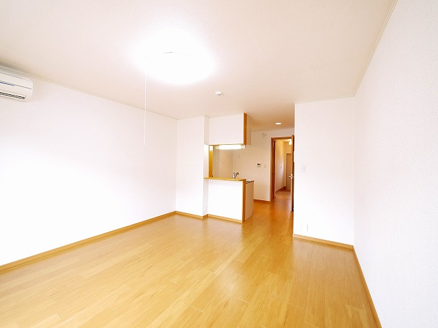 カモミール・西大寺Aの洋室|使い勝手のいい洋室です