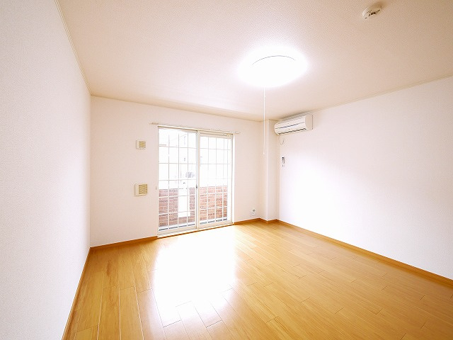 カモミール・西大寺Aの寝室|開放的な寝室です