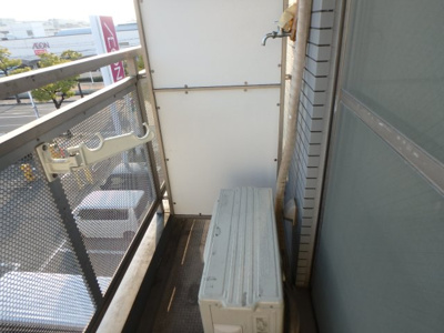 【その他】 | アイビーコートⅡ | バルコニーに洗濯機を置くタイプのお部屋です。