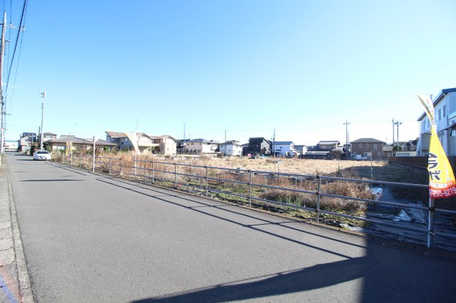 川越市下広谷　建築条件なし売地　東武東上線『鶴ヶ島駅』徒歩15分　【広谷小学区】の前面道路含む現地写真
