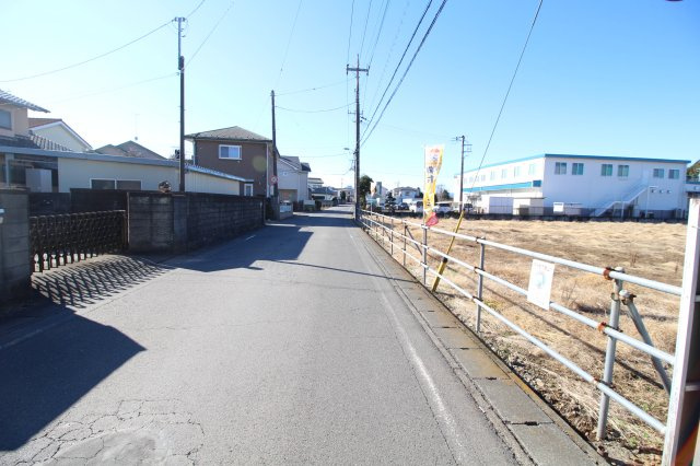川越市下広谷　建築条件なし売地　東武東上線『鶴ヶ島駅』徒歩15分　【広谷小学区】の前面道路含む現地写真