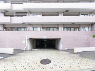 【駐車場】 | 駐車場入口です。