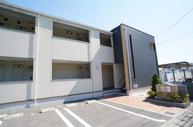 エターナルライフの駐車場