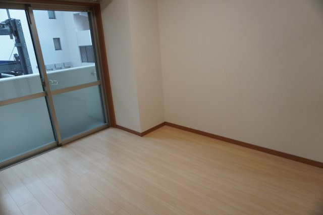 仲介手数料0！！ワイズタワー新栄の居間・リビング