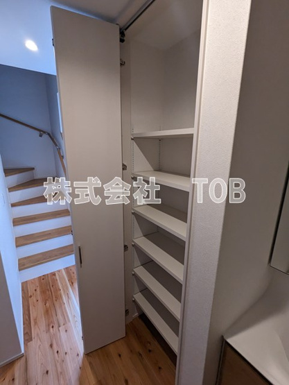 【設備】 | 杉並区高井戸東4丁目戸建 | 玄関収納