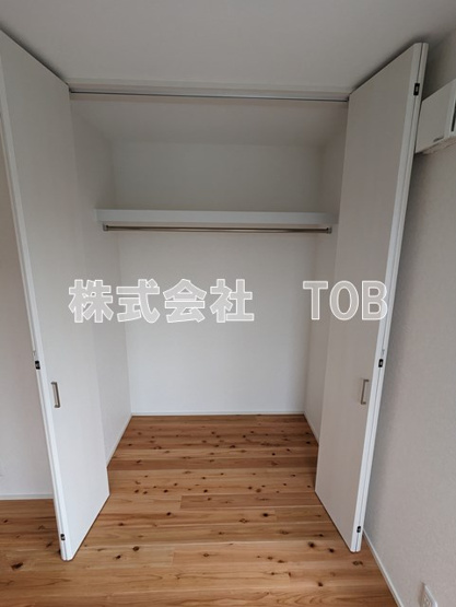 【設備】 | 杉並区高井戸東4丁目戸建 | 2階6帖バルコニーのある洋室収納
