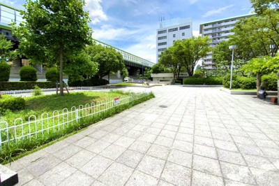 【周辺】 | ローズマンション藤ノ森Ｂ棟 | マンションの敷地内に緑豊かな《ローズ公園》があります。お子様がいらっしゃるご家庭は助かりますね！小中学校や保育機関も近くて子育てしやすい環境です！