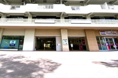 【周辺】 | ローズマンション藤ノ森Ｂ棟 | Ｃ棟の1階には《スーパー・100均・クリーニング》などのお店があり、《小児科》などもあるので大変便利ですヽ(^。^)ノ