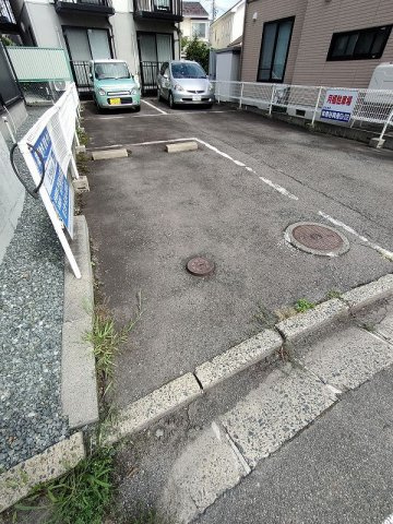 ラディアンスの駐車場