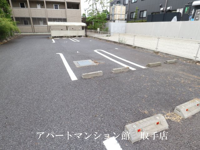 クレールⅤの駐車場