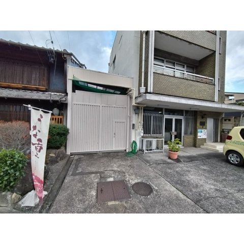 東材木町事務所・倉庫のエントランス|事務所入り口