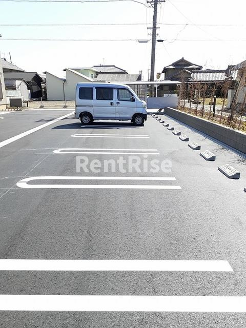 トゥインクルの駐車場|駐車場