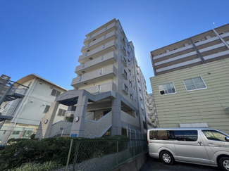 【外観】 | マルキョウが目の前にあって毎日のお買い物も楽にできます♪ 博多駅までも徒歩圏内の好立地。自転車なら5分で着きますよ