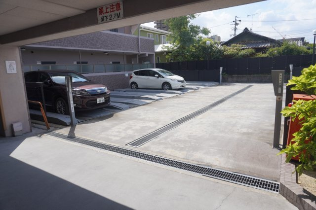 仲介手数料0！！ベレーサ本山（旧ジェイスクエア本山）の駐車場