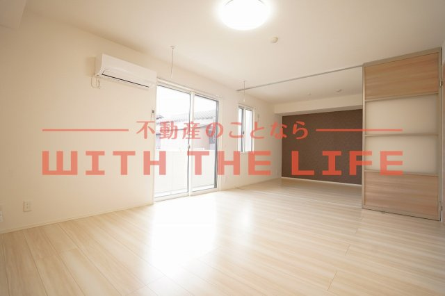 the Terrace御井町【キャッシュバック対象物件】の居間・リビング|おしゃれな居間です