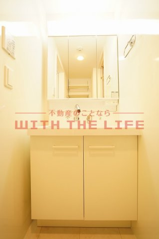 the Terrace御井町【キャッシュバック対象物件】の独立洗面台|朝の支度にも助かる、独立の洗髪洗面化粧台