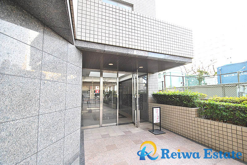 サーパス茅ヶ崎第2のエントランス