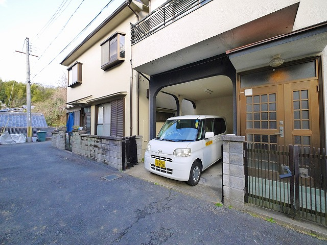 奈良市二名1丁目戸建の駐車場|カースペースがあります