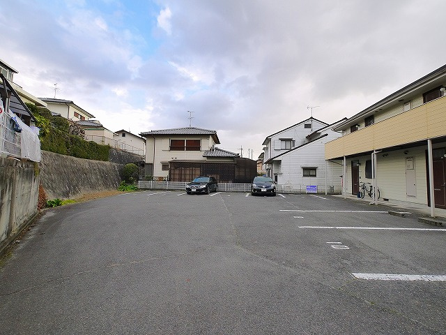 サマックスカーサの駐車場