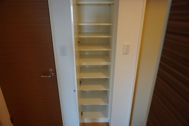 仲介手数料0！！スタジオスクエア泉の収納