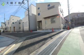 【前面道路含む現地写真】