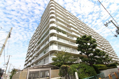 【外観】 | 今里グリーンハイツ | □2022年10月リフォーム済み
◯「今里」駅徒歩4分の好立地。2WAYアクセスで通勤通学にも便利です
●南向き3LDK♪快適なおうち時間を過ごせます！
◯隣接する洋室と合わせ、約17帖超のゆとり空間