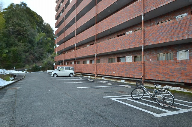 トラストコート千代田の駐車場