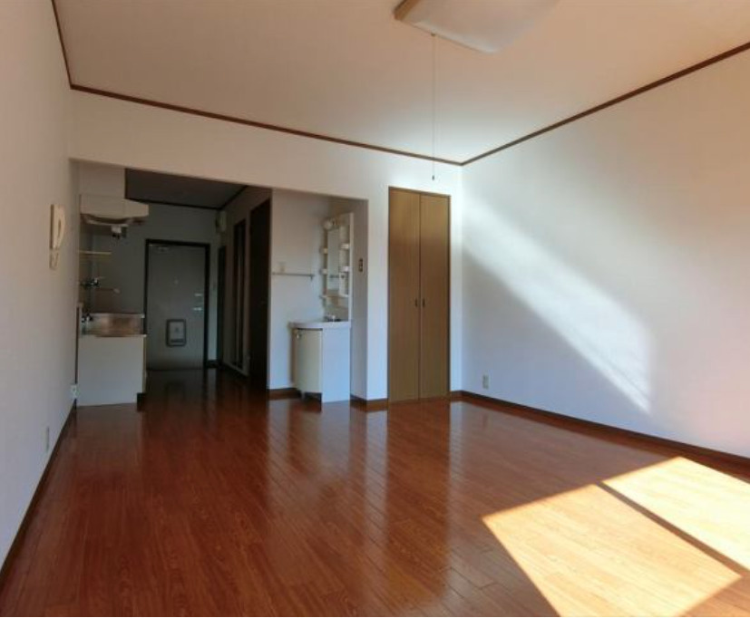 サンアップビル【キャッシュバック対象物件】の居間・リビング|ゆったりとした居間です