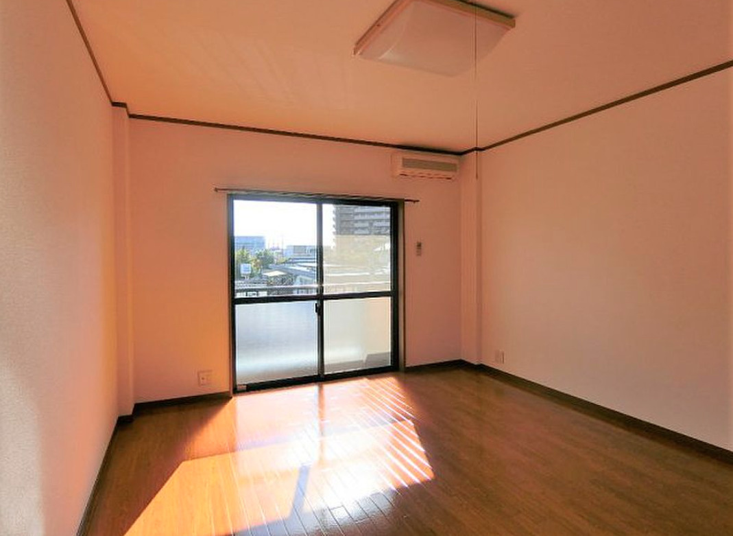 サンアップビル【キャッシュバック対象物件】の居間・リビング|おしゃれな居間です