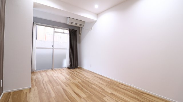 ルミエール霞ヶ丘の居間・リビング