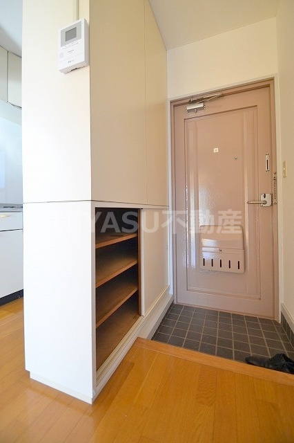 緑樹園コーポの玄関