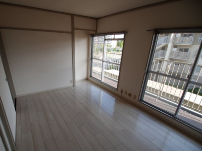 【洋室】 | エルセレーノ志紀 | ゆったりした洋室です